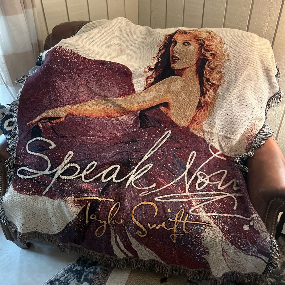 Official Taylor Swift Speak Now Blanket